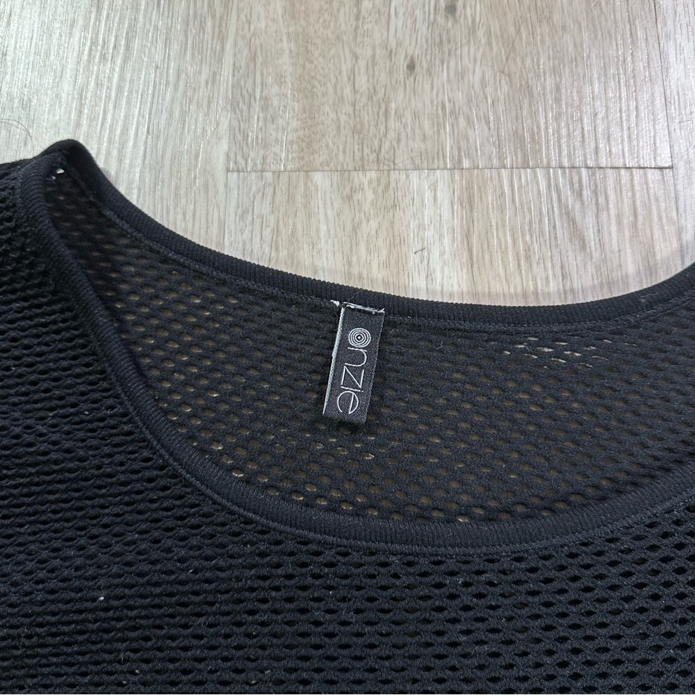 Onzie Women’s Black Fishnet Crop Top, One Size Fits All, Lightly Used - Picture 2 of 4